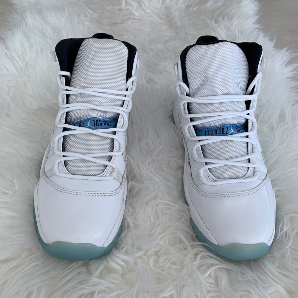 Air Jordan 11 Legend Blue